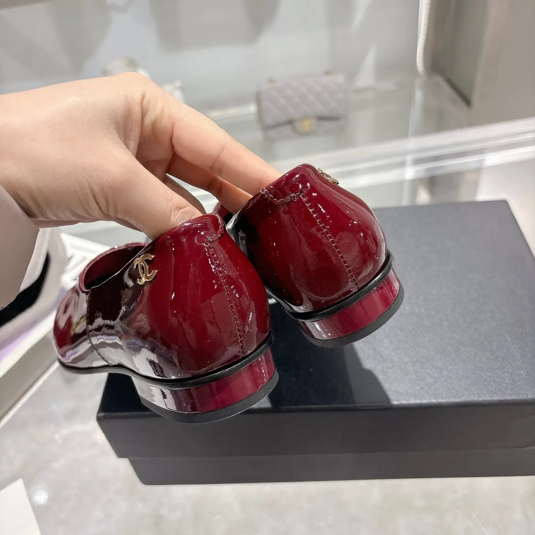 💕💕Factory direct selling price p380💕💕 Genuine leather sole +40 25C early spring new Chanel loafers; Fabric: patent leather: color black; white; burgundy, code number: 5-40; (custom-made 41 custom-made, non-returnable), rubber sole genuine leather sole +40